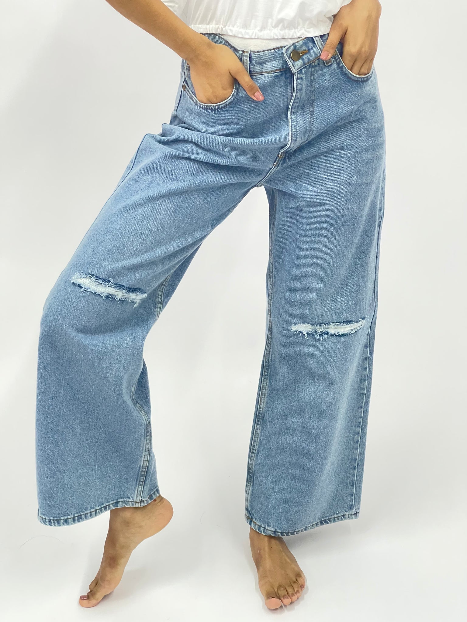 Wide Leg Ripped Jeans - 191001